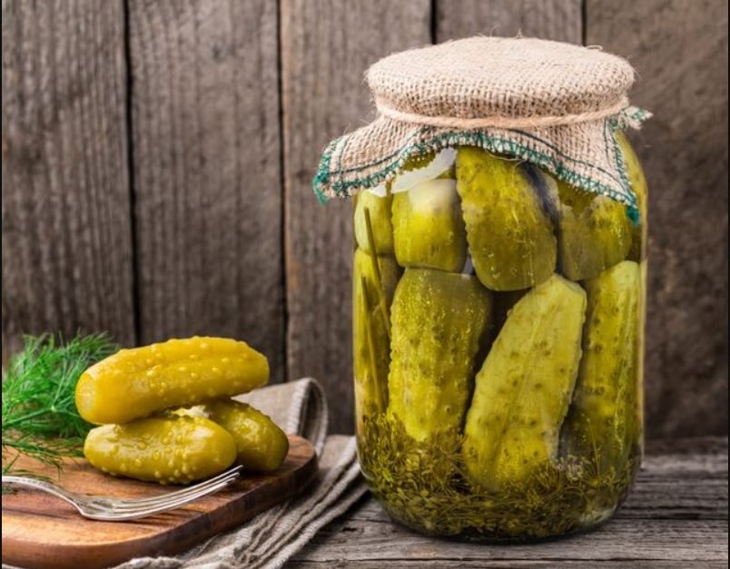 Castraveţi muraţi – beneficii pentru sănătate. Bogaţi în vitamine şi minerale
