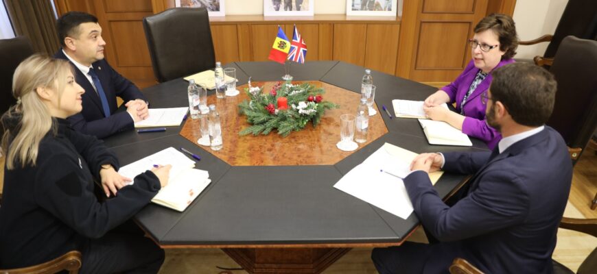 guvernul britanic sustine procesele democratice