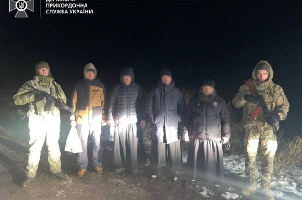 Îmbrăcați în haine bisericești, un grup de ucraineni au încercat să intre în Republica Moldova