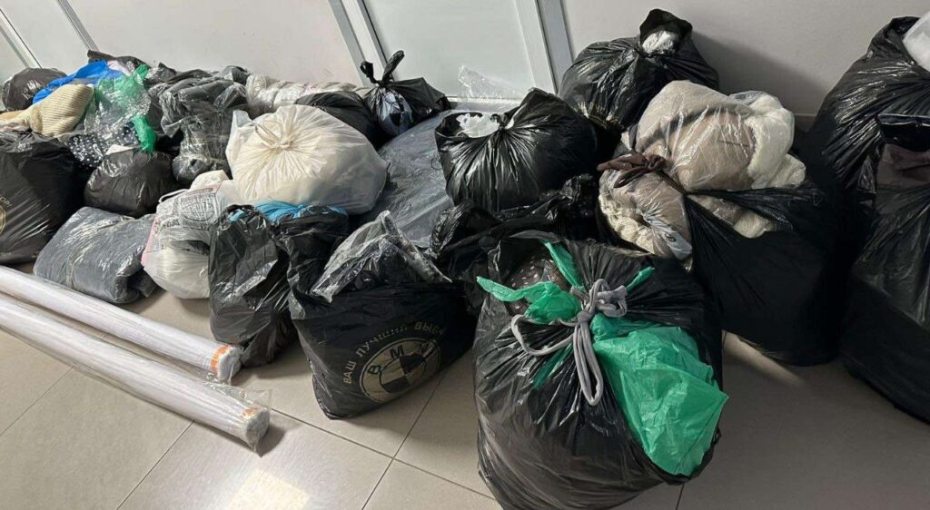 Articole vestimentare și încălțăminte, introduse fraudulos, depistate în a doua linie de control vamal