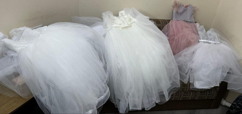 Articole vestimentare și încălțăminte, introduse fraudulos, depistate în a doua linie de control vamal