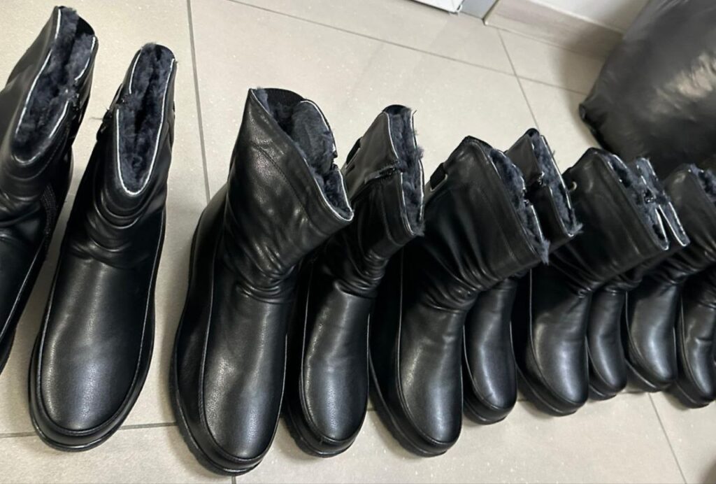 Articole vestimentare și încălțăminte, introduse fraudulos, depistate în a doua linie de control vamal