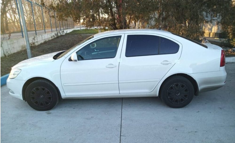 lasata fara automobil la frontiera