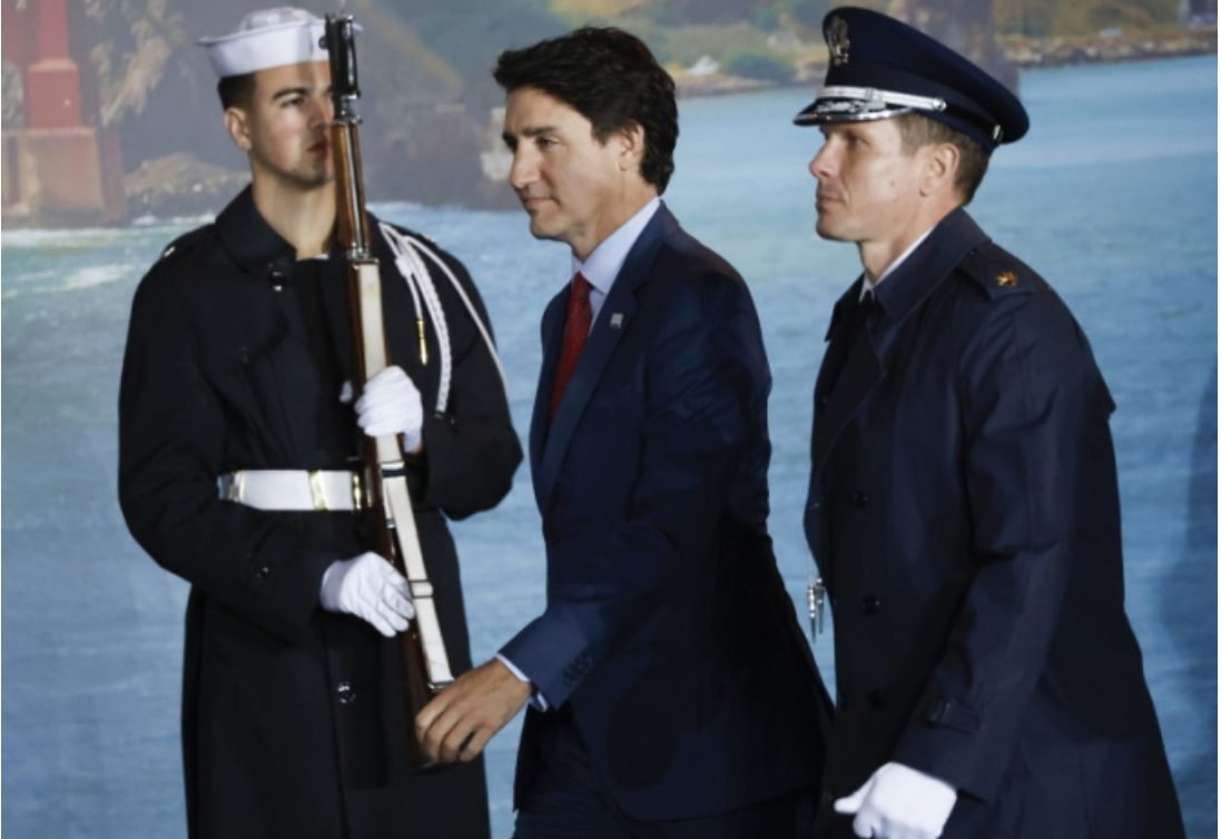 prim ministrului justin trudeau i se cere sa si prezinte scuzele copiilor migranti