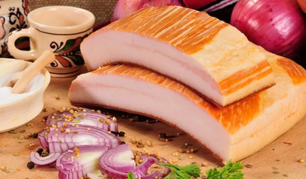 Slănină în saramură, reţeta bunicii. Cum obţii gustul de odinioară