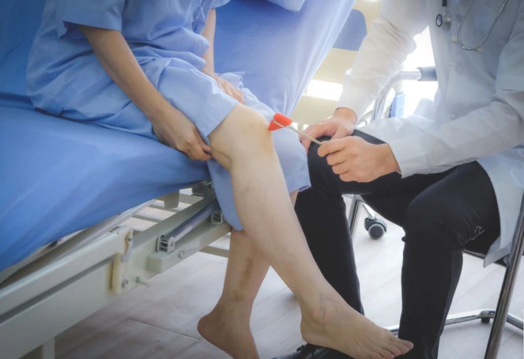 cauzele acumularii de apa in genunchi