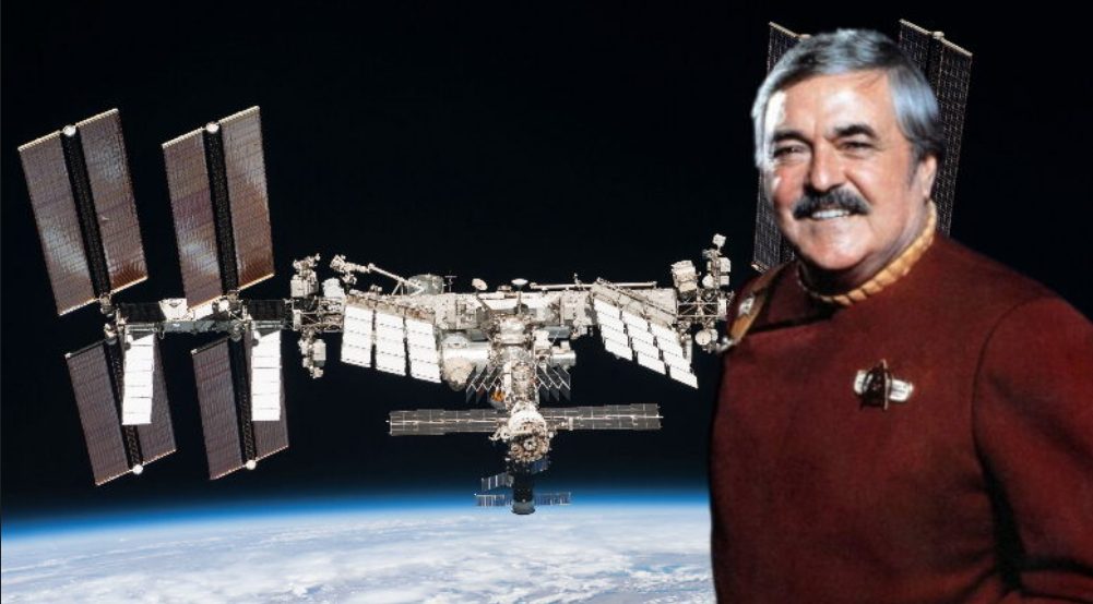 cenusa creatorului star trek este in drum spre luna