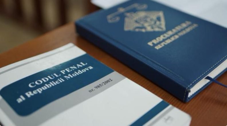 Doi tineri vor sta după gratii, după ce au obținut bani, prin înșelăciune pe rețele sociale