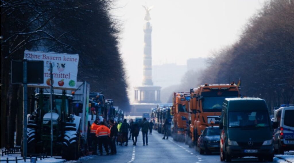 Partidul Libertății din Austria se mobilizează pentru un protest al fermierilor, după modelul din Germania 4 Partidul Libertății din Austria se mobilizează pentru un protest al fermierilor, după modelul din Germania