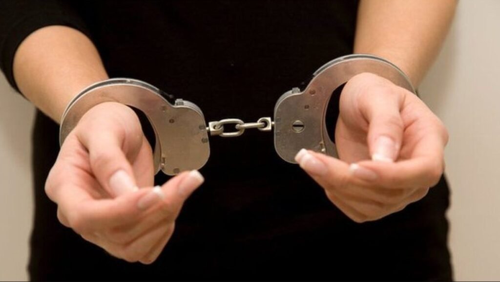 VIDEO// O femeie de 57 de ani din Chișinău, reținută de Poliție. La mijloc – “ruda implicată în accident” 1 VIDEO// O femeie de 57 de ani din Chișinău, reținută de Poliție. La mijloc – “ruda implicată în accident”