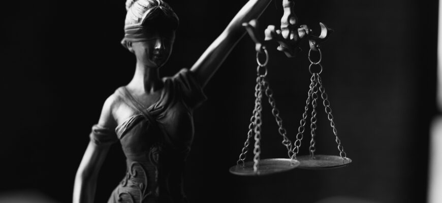 trimisa pe banca acuzatilor