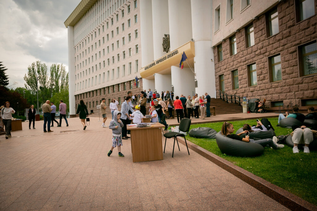 vizitatori la parlamentul republicii moldova