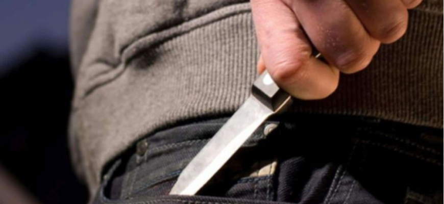 50 de lovituri de cutit