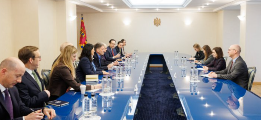 a discutat cu o delegatie de experti americani