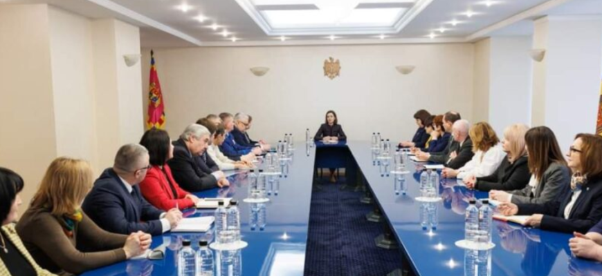 a discutat cu profesorii si rectorii