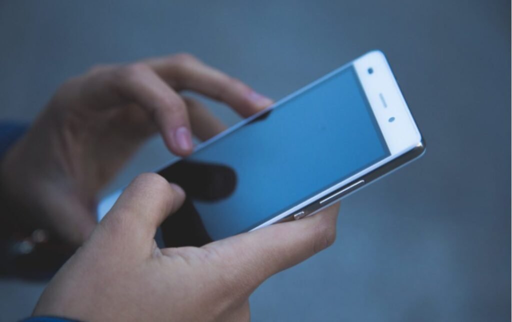 VIDEO// Orașul care a interzis utilizarea telefoanelor în spații publice 1 VIDEO// Orașul care a interzis utilizarea telefoanelor în spații publice