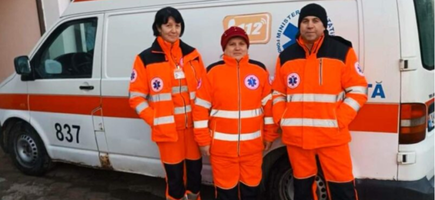 a nascut o fetita perfect sanatoasa in ambulanta