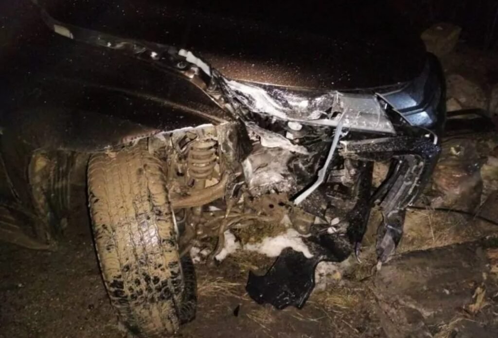 S-a izbit într-o placă de beton. Un șofer băut, documentat de polițiști 1 S-a izbit într-o placă de beton. Un șofer băut, documentat de polițiști