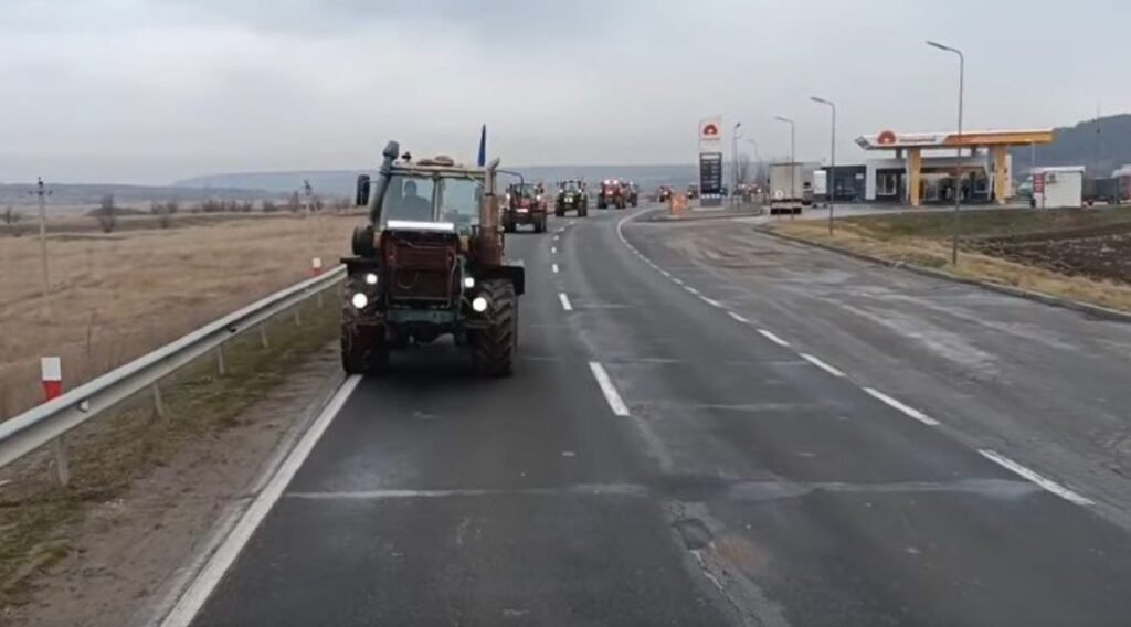 Poliția dă de asfalt cu Slusari. Mascații nu au intervenit aseară pentru a intimida fermierii 1 Poliția dă de asfalt cu Slusari. Mascații nu au intervenit aseară pentru a intimida fermierii