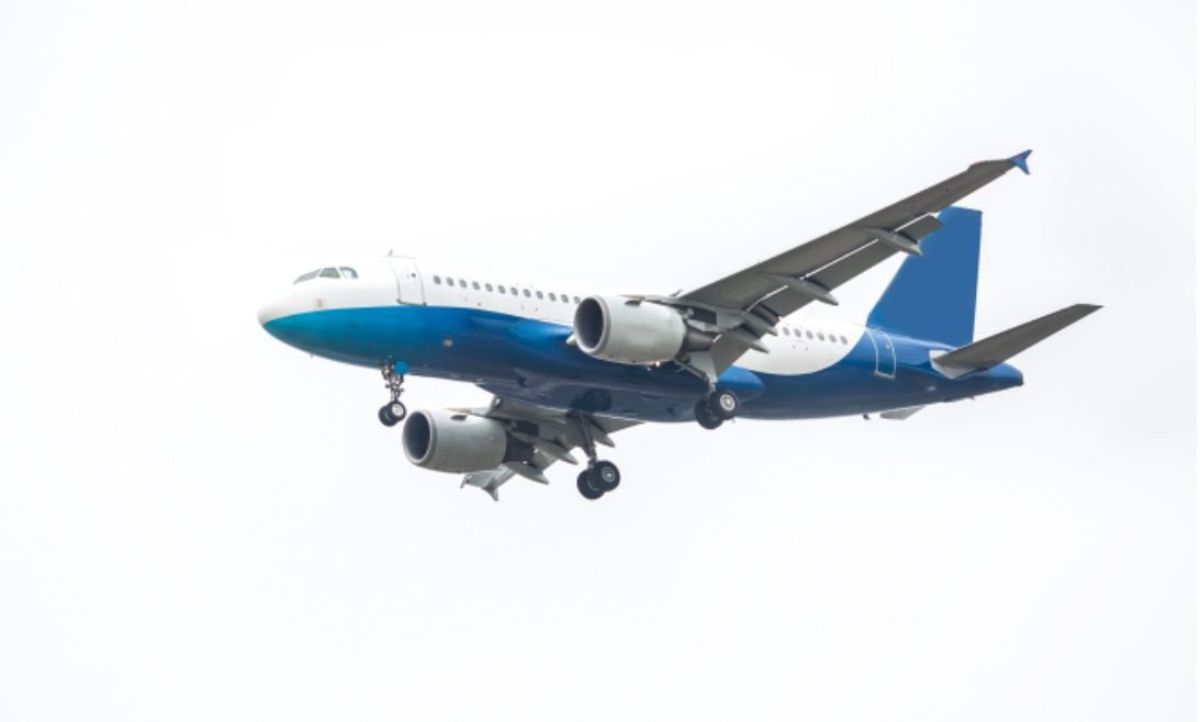 Mai multe companii aeriene se confruntă cu restricții de capacitate. Se scumpesc biletele de avion ”în toată Europa”