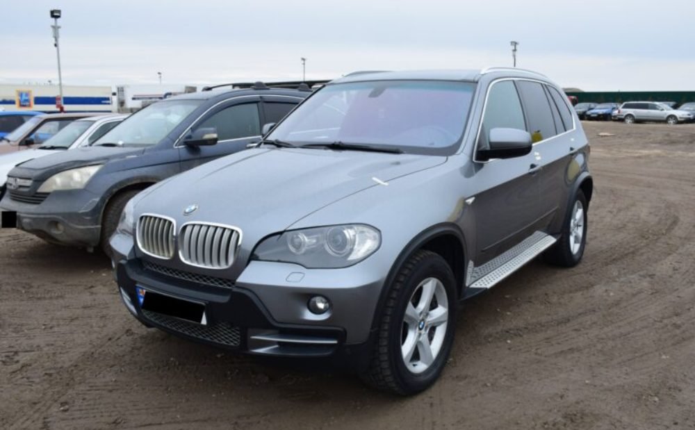 Un automobil de model BMW, sechestrat într-un dosar de escrocherie și spălare de bani, a fost ridicat de ARBI a CNA