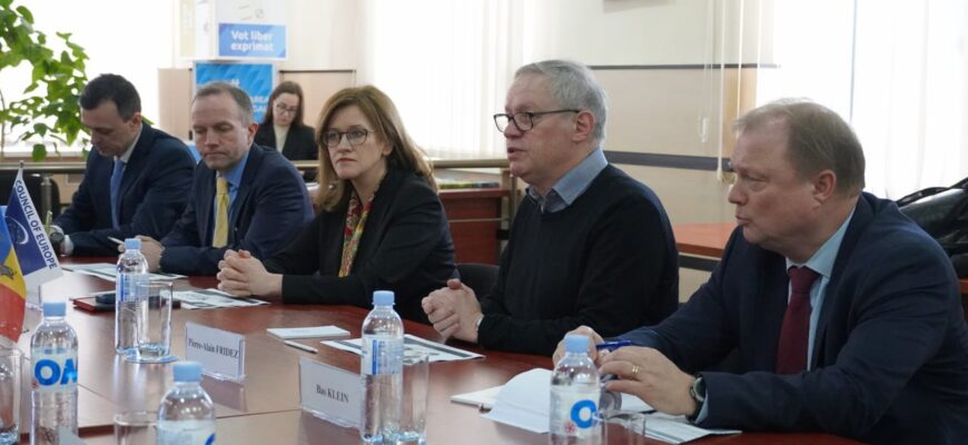 cec au avut astazi o intrevedere cu coraportorii comisiei de monitorizare aapce