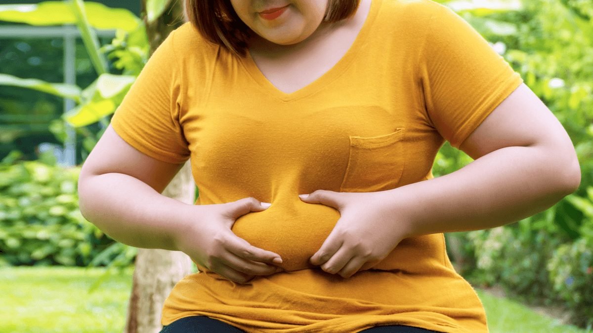 Colăceii din jurul taliei te complexeaza dar nu poți scapă peste noapte de ei? Cum te îmbraci pentru a-i masca