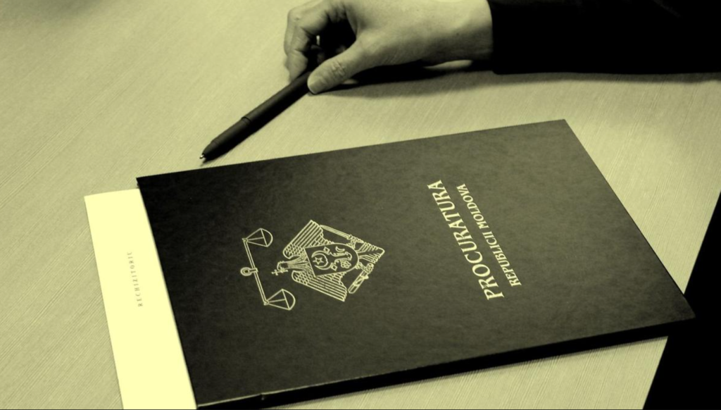 Un bărbat în vârstă de 45 de ani, a violat fiica vitregă până nu a lăsat-o însărcinată 1 condamnat pentru viol