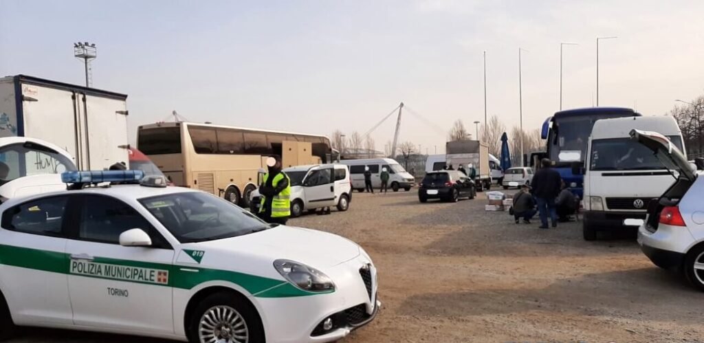 Controale în Italia la autocare din România și Moldova. 45 de kg de alimente și 20 de borcane confiscate și distruse 1 Controale în Italia la autocare din România și Moldova. 45 de kg de alimente și 20 de borcane confiscate și distruse