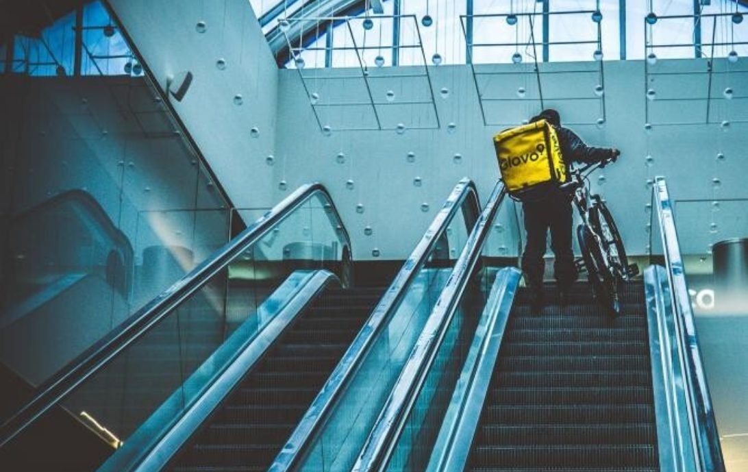 Drepturile lucrătorilor din ”delivery”. UE încearcă să obțină susținere pentru un acord politic 5 Drepturile lucrătorilor din ”delivery”. UE încearcă să obțină susținere pentru un acord politic