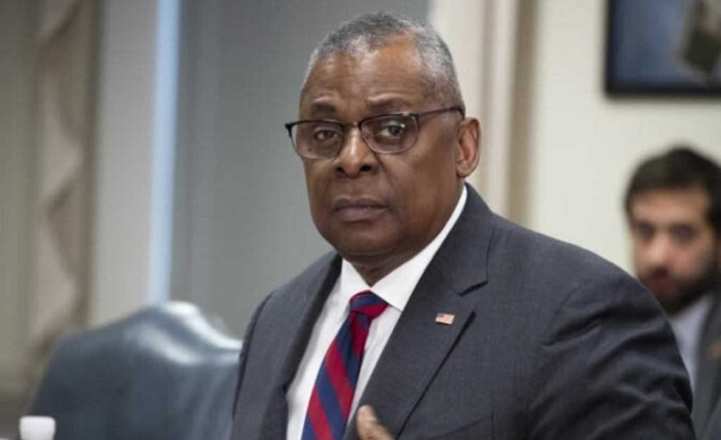 lloyd austin a fost internat