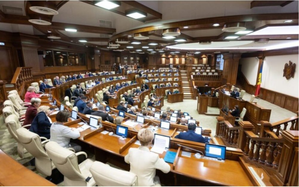 Parlamentul a modificat structura Guvernului, cu accent pe componenta de integrare europeană