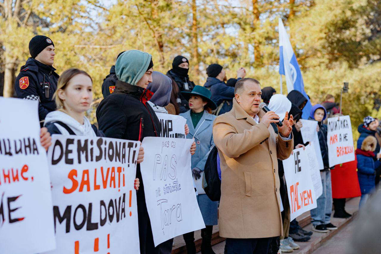 FOTO// Partidul ”Renaștere” susține că peste 10 000 de cetățeni au participat la mitingul ”Împreună împotriva PAS”