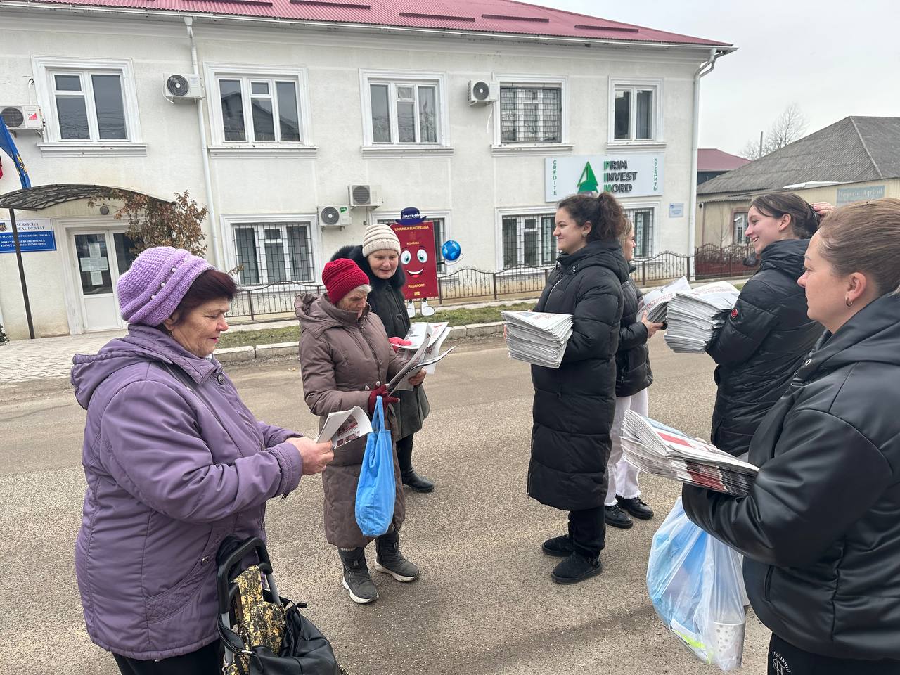 FOTO// Partidul ”Renaștere” a organizat o zi unică de informare politică: ”Suntem singurul partid care ascultă oamenii simpli și le apără drepturile”