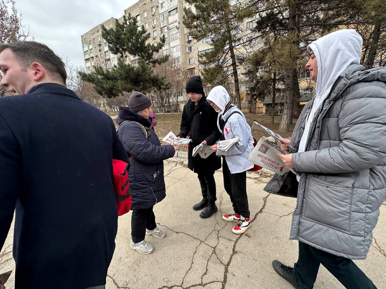FOTO// Partidul ”Renaștere” a organizat o zi unică de informare politică: ”Suntem singurul partid care ascultă oamenii simpli și le apără drepturile”