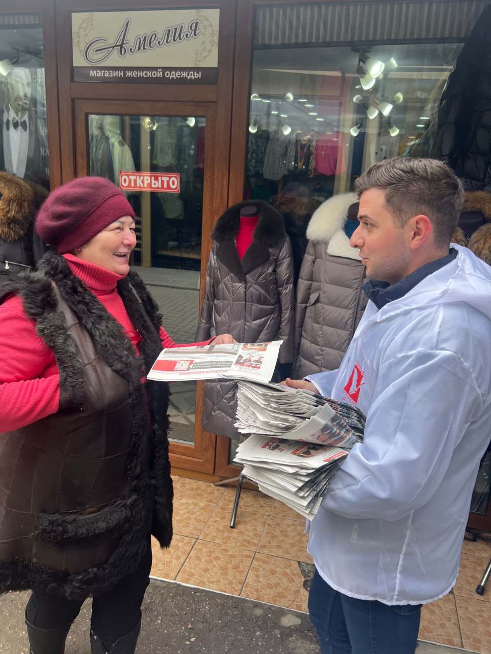 FOTO// Partidul ”Renaștere” a organizat o zi unică de informare politică: ”Suntem singurul partid care ascultă oamenii simpli și le apără drepturile”