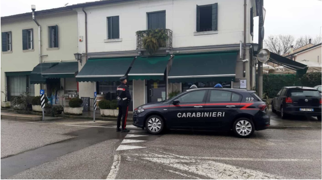 s a aruncat pe fereastra pentru a scapa de flacarile