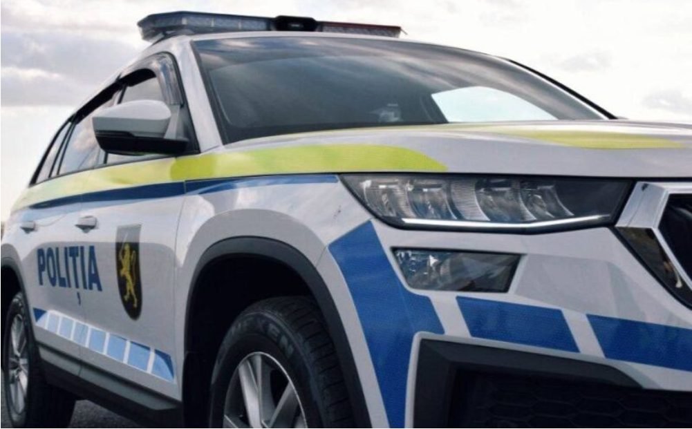 Un șofer beat și privat de dreptul de a conduce, depistat de Poliție la volanul unui Nissan