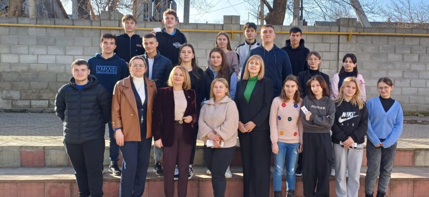 tinerii din comrat cu deputata angela munteanu pojoga