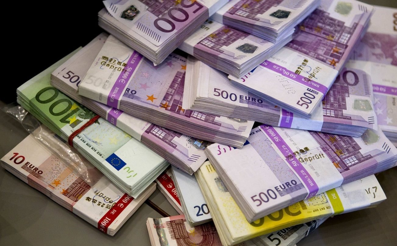 Transferurile de bani în euro vor avea loc în maxim 10 secunde. Ce lege europeană a fost adoptată
