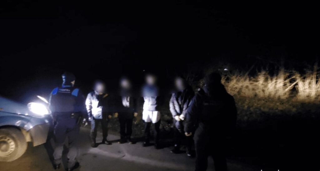 Ucraineni, surprinși în timp ce traversau ilegal frontiera. Cât au achitat pentru a ajunge în Moldova