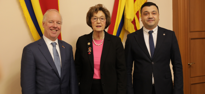 adrian efros a discutat cu doamna elaine f. marshall