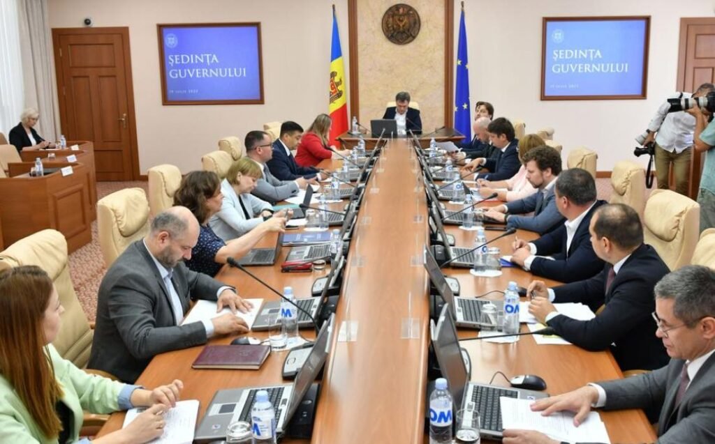 Elevii și studenții vor primi burse mai mari. Cele de merit au fost dublate