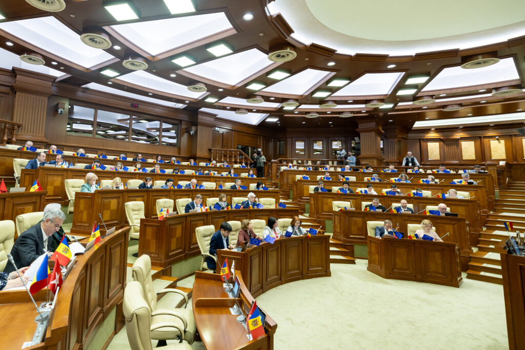Adoptat de Parlament - Buletinele de identitate vor fi înlocuite cu cărți de identitate 2 buletinele de identitate