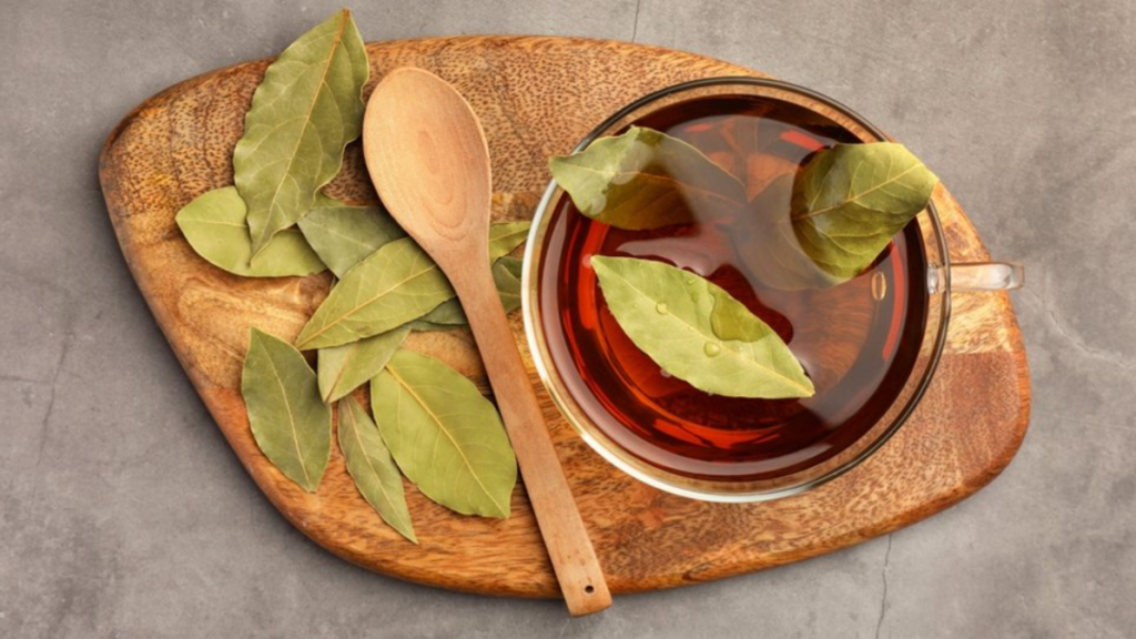 Ce beneficii pentru sănătate au frunzele de dafin și de ce e indicat să le introduci în meniul tău 1 ceai de dafin