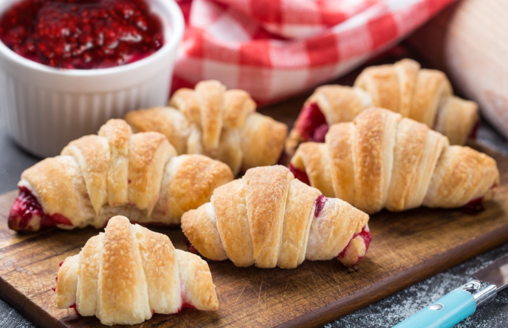 Cornulețe de post cu borș în aluat și gem de căpșuni 1 cornulete de post