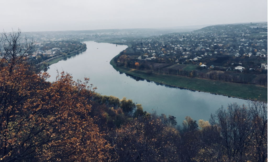 cu barca peste raul nistru