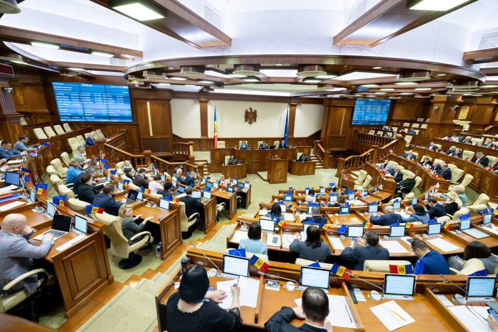 Noi măsuri privind dezvoltarea sectorului de alimentare cu apă și de canalizare din Republica Moldova 1 dezvoltarea sectorului de alimentare cu apa