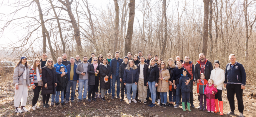 echipa ministerului a plantat puieti de frasin