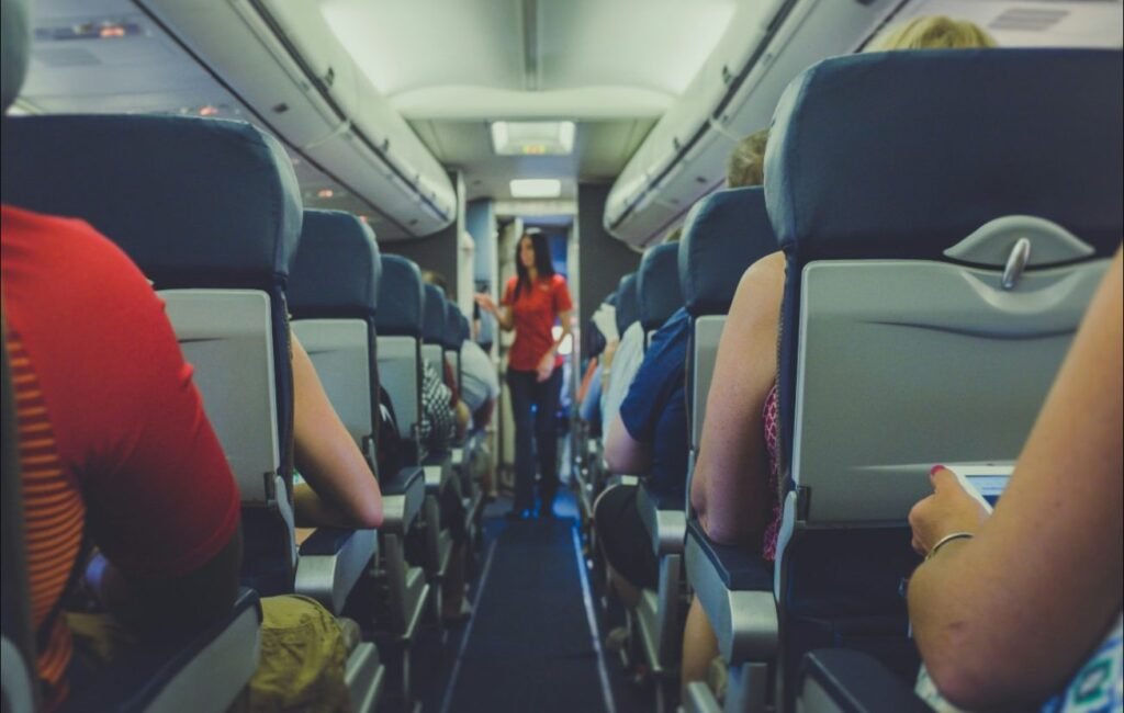 Cum facem să scăpăm de frica de zbor - Șase sfaturi pentru o călătorie cu avionul lipsită de anxietate și teamă